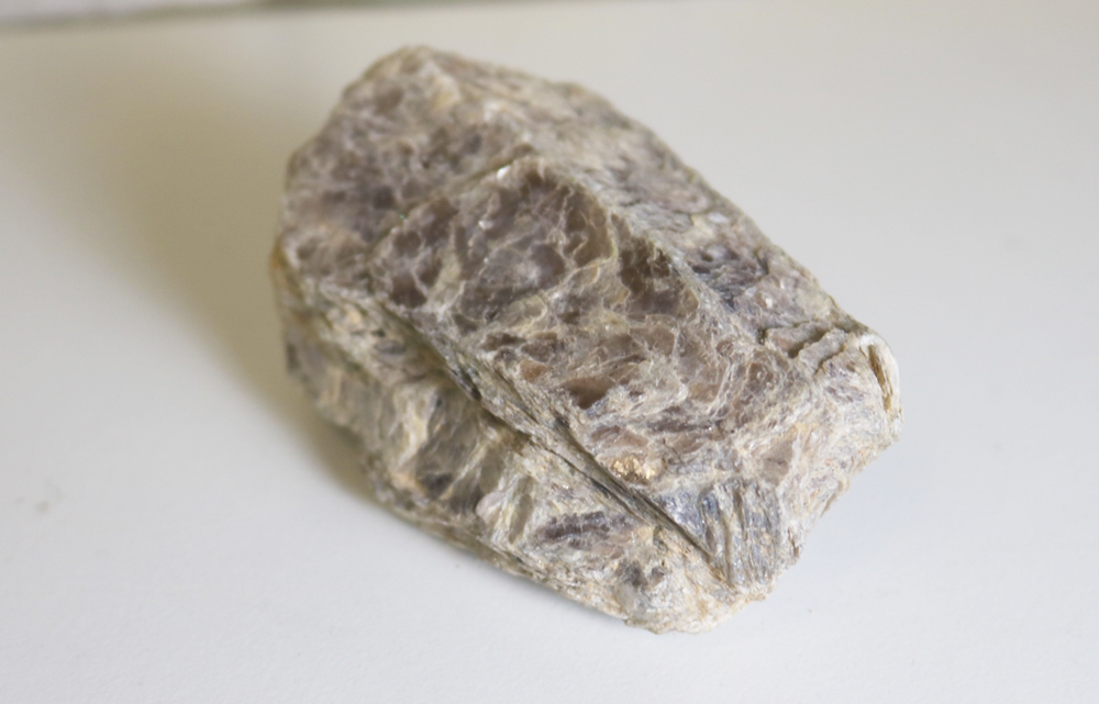 Ham lepidolit kristali