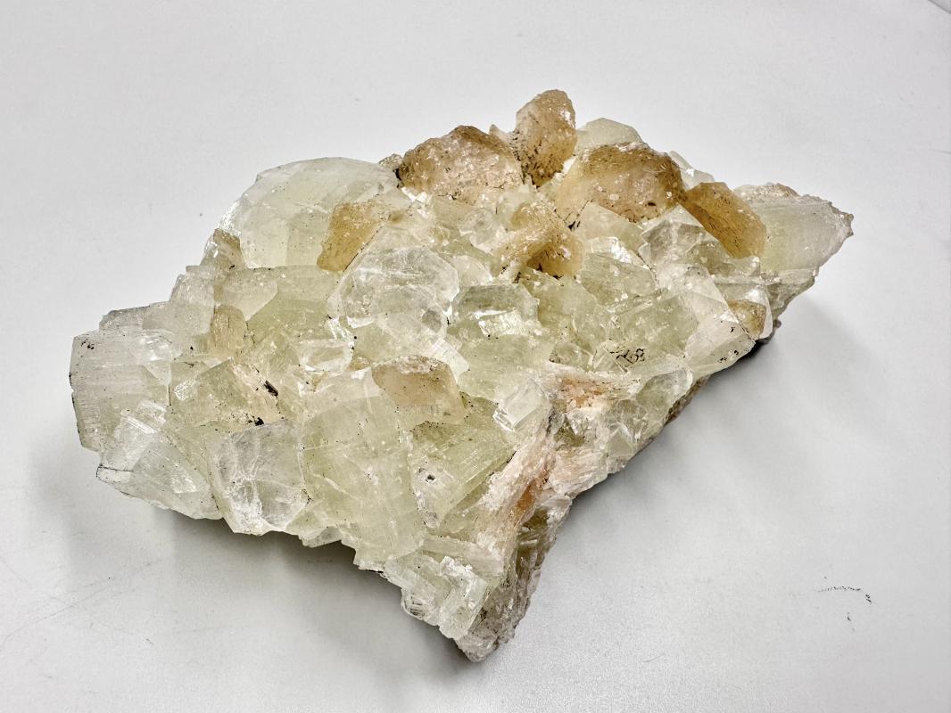 Apofilit ve stilbit kristalleri bir arada