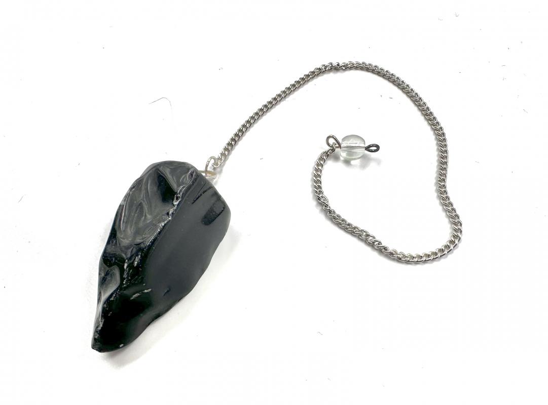Siyah obsidyen taşından sarkaç