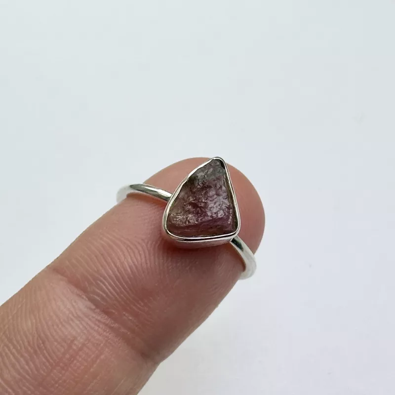Pembe Turmalin Taşından Gümüş Yüzük