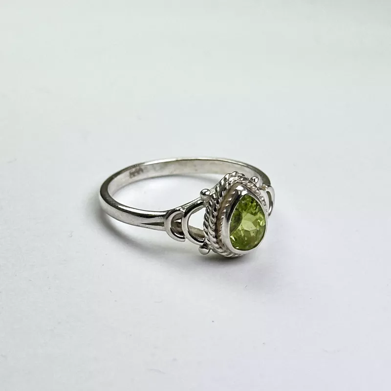 Peridot(Zebercet) Taşından Gümüş Yüzük