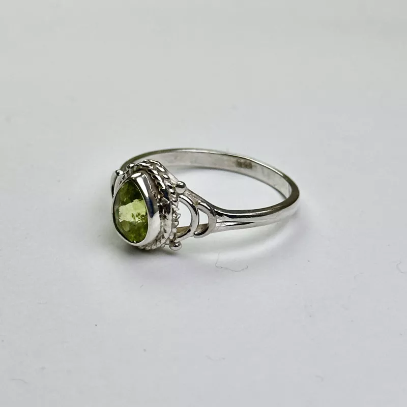 Peridot(Zebercet) Taşından Gümüş Yüzük