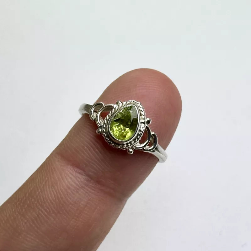 Peridot(Zebercet) Taşından Gümüş Yüzük