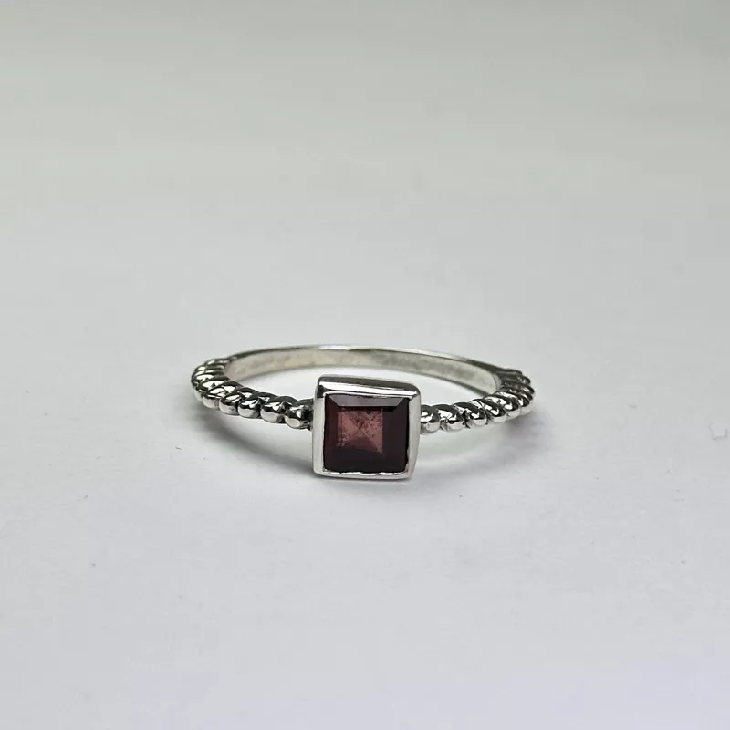 Lal(Garnet) Taşından Gümüş Yüzük