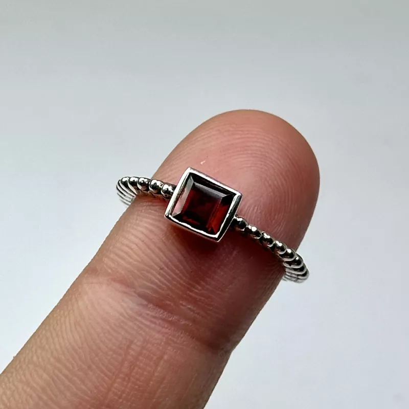 Lal(Garnet) Taşından Gümüş Yüzük
