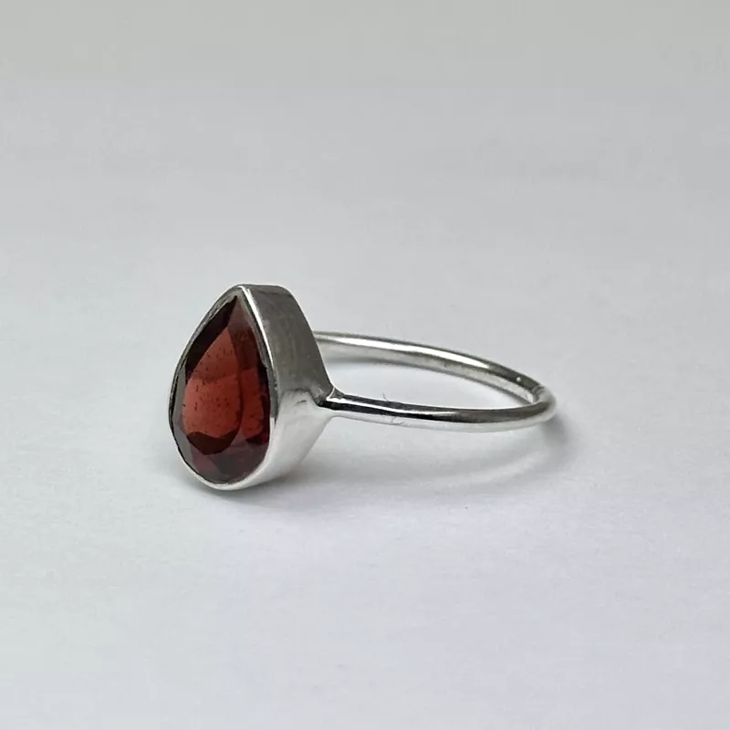 Lal(Garnet) Taşından Gümüş Yüzük