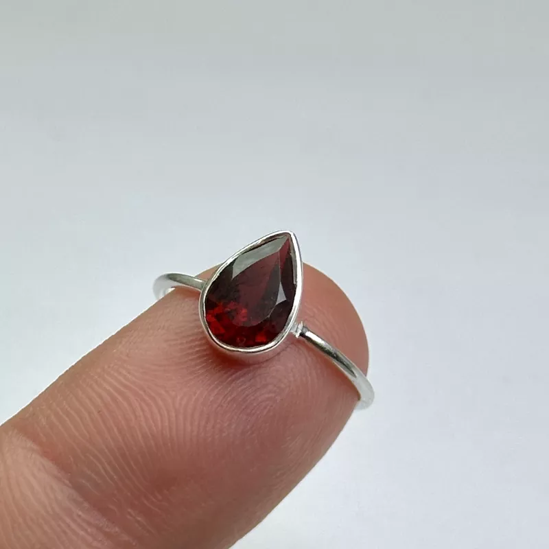 Lal(Garnet) Taşından Gümüş Yüzük