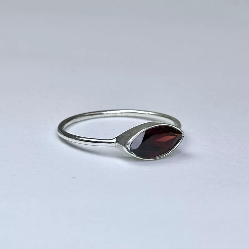 Lal(Garnet) Taşından Gümüş Yüzük