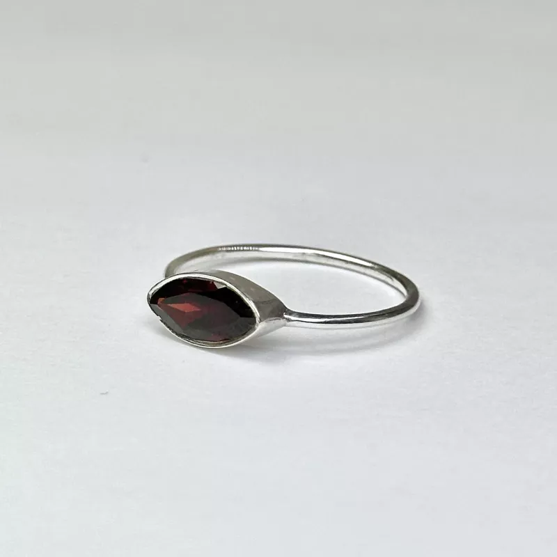 Lal(Garnet) Taşından Gümüş Yüzük