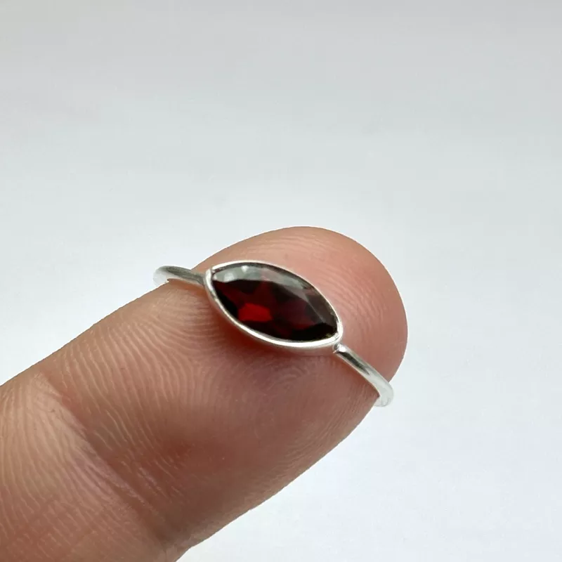 Lal(Garnet) Taşından Gümüş Yüzük