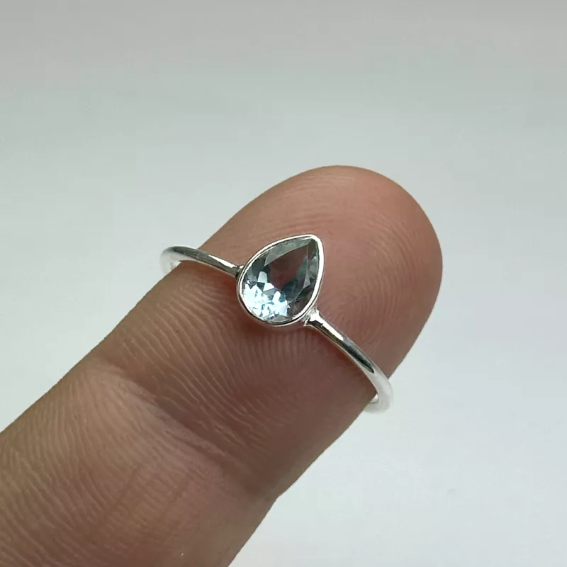 Topaz Taşından Gümüş Yüzük
