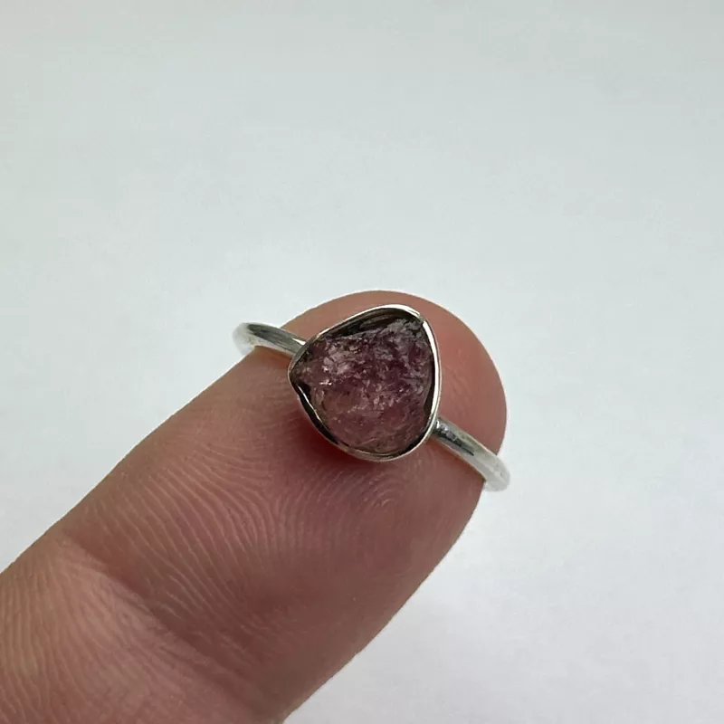Pembe Turmalinden Gümüş Yüzük