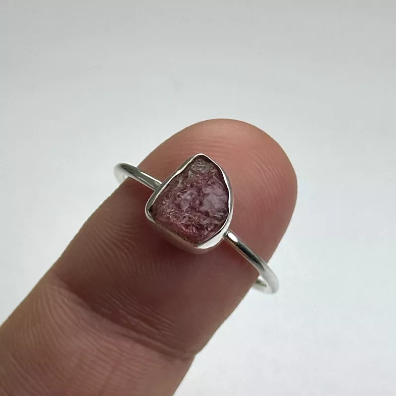 Pembe Turmalin Taşından Gümüş Yüzük