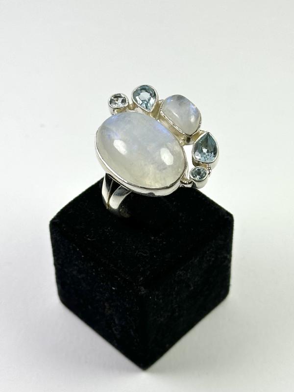 Topaz ve Aytaşlarından Gümüş Yüzük