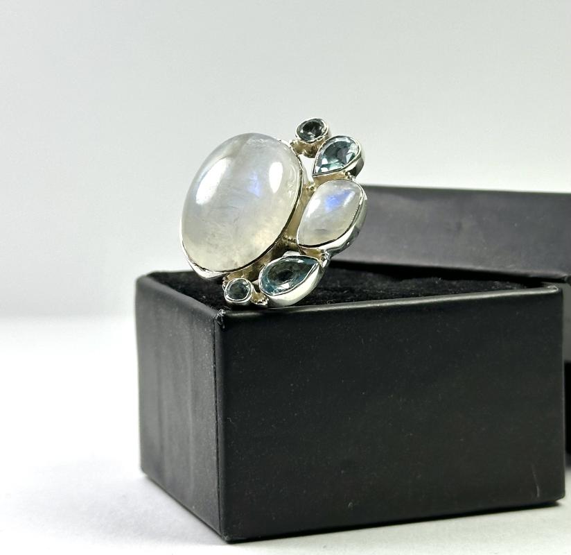 Topaz ve Aytaşlarından Gümüş Yüzük