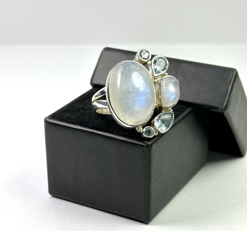 Topaz ve Aytaşlarından Gümüş Yüzük