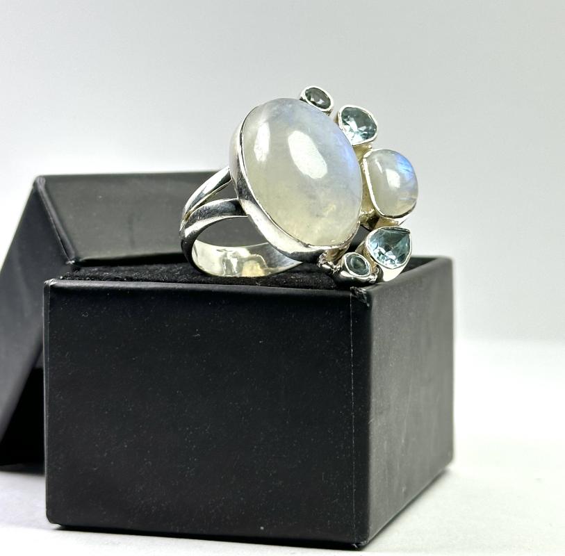 Topaz ve Aytaşlarından Gümüş Yüzük