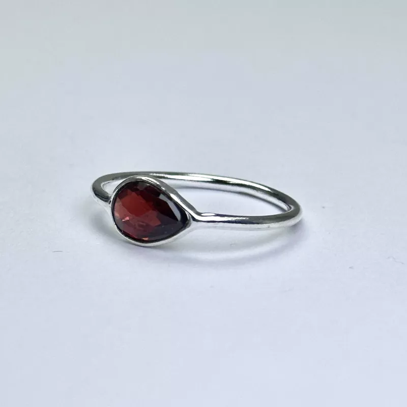 Lal(Garnet) Taşından Gümüş Yüzük