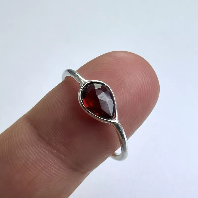 Lal(Garnet) Taşından Gümüş Yüzük