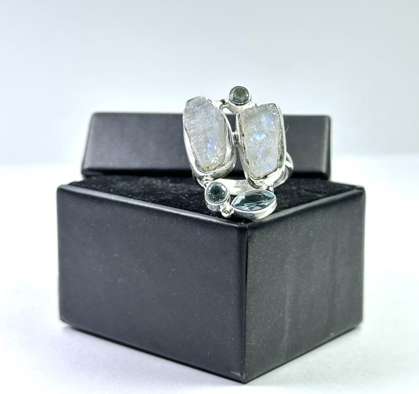 Topaz ve Aytaşlı Gümüş Yüzük