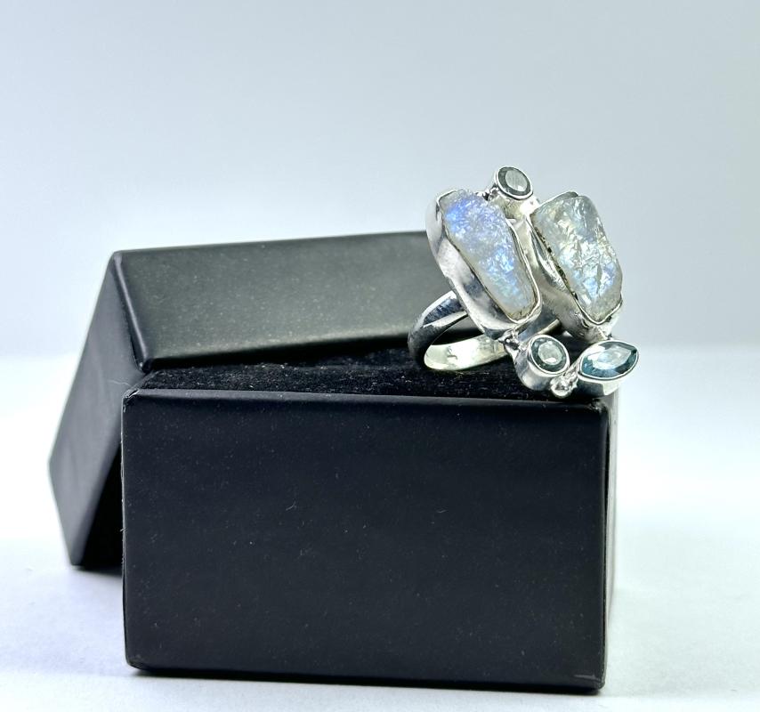Topaz ve Aytaşlı Gümüş Yüzük