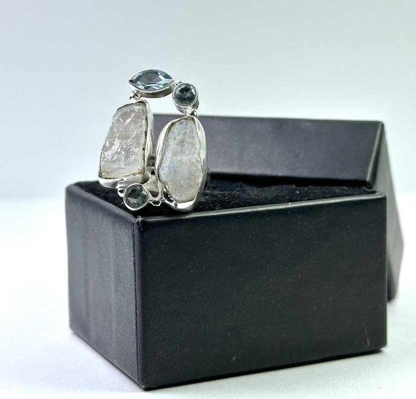 Topaz ve Aytaşlı Gümüş Yüzük