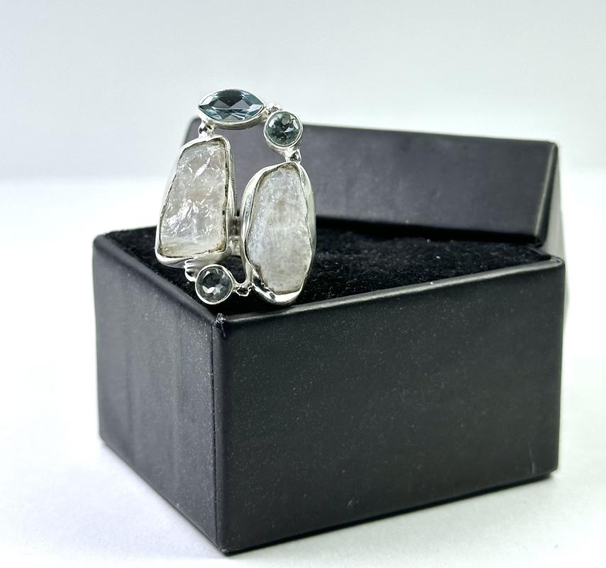 Topaz ve Aytaşlı Gümüş Yüzük