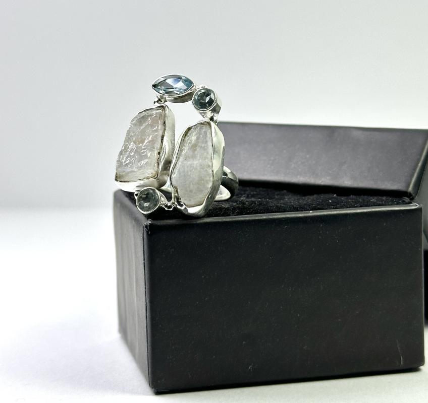 Topaz ve Aytaşlı Gümüş Yüzük