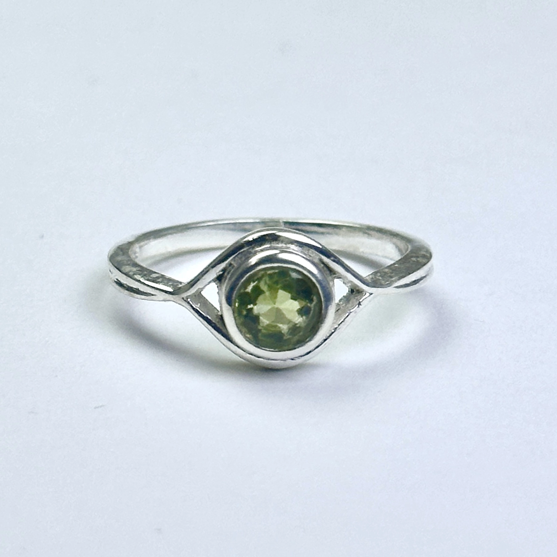 Peridot(Zebercet) Taşından Gümüş Yüzük