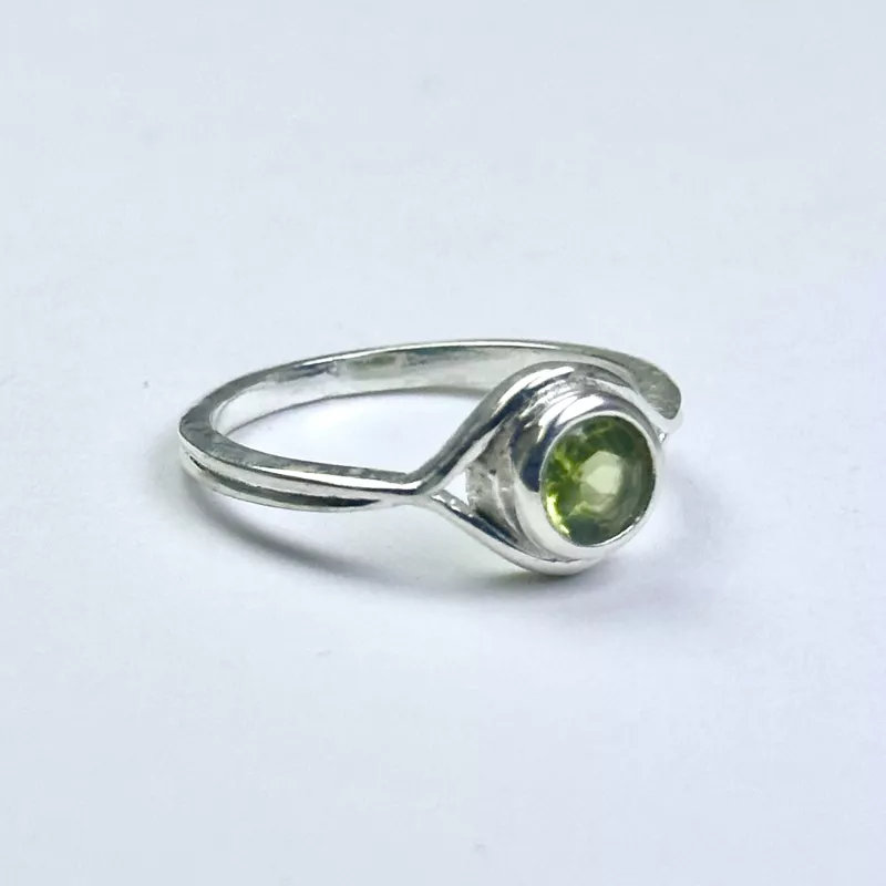 Peridot(Zebercet) Taşından Gümüş Yüzük