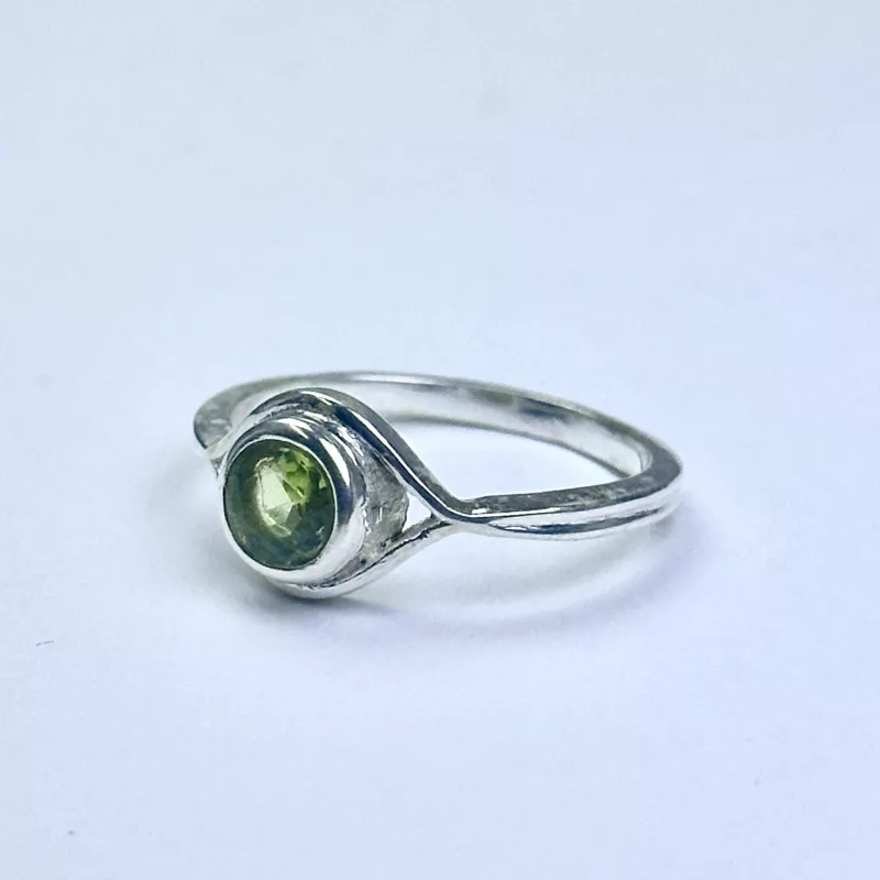 Peridot(Zebercet) Taşından Gümüş Yüzük