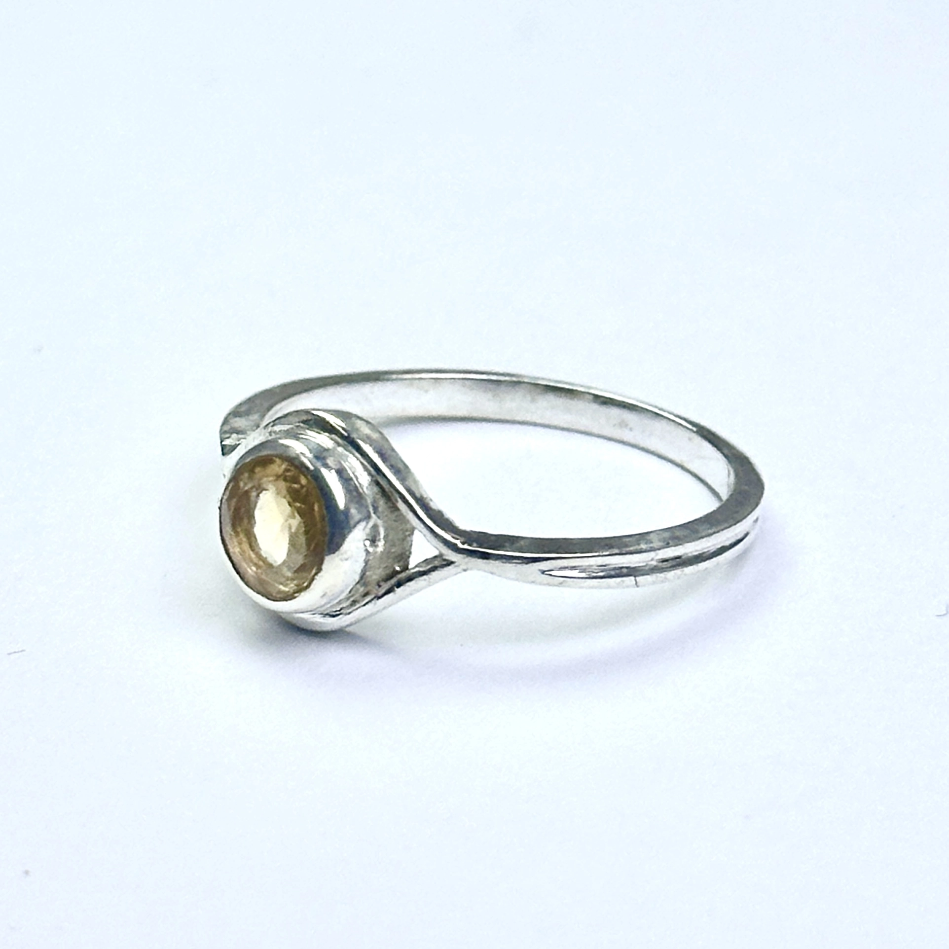 Sitrin Taşlı Zarif Yüzük