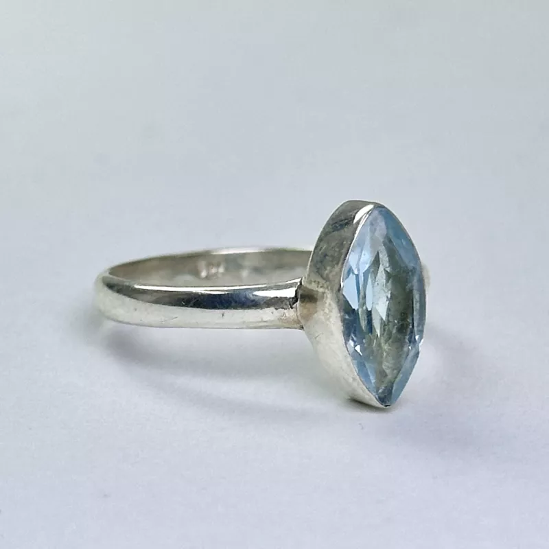 Mekik Kesim Topaz Taşlı Gümüş Yüzük