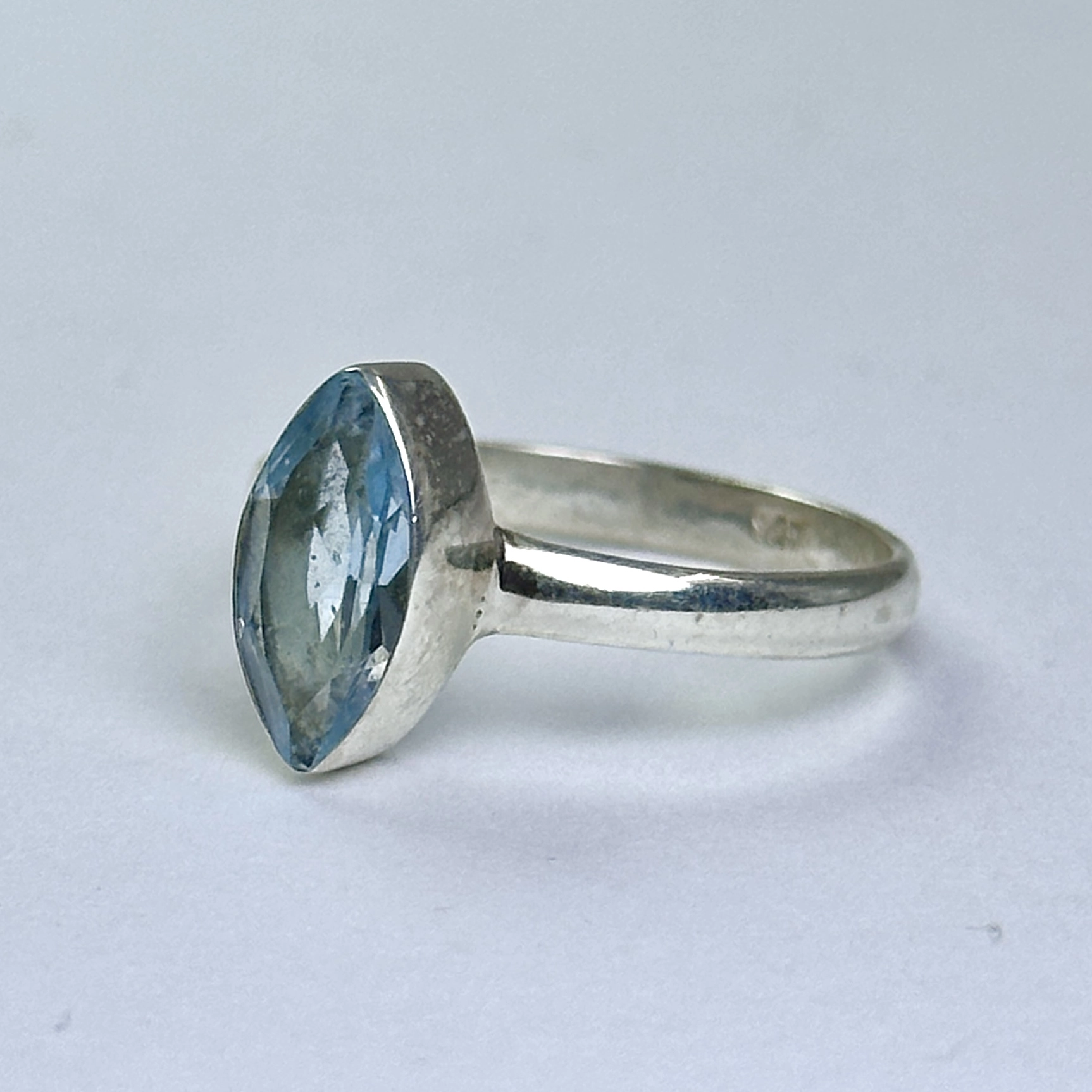 Mekik Kesim Topaz Taşlı Gümüş Yüzük