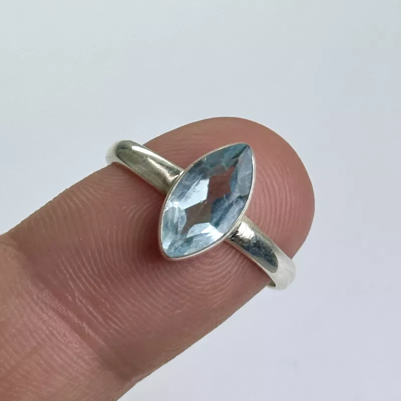 Mekik Kesim Topaz Taşlı Gümüş Yüzük