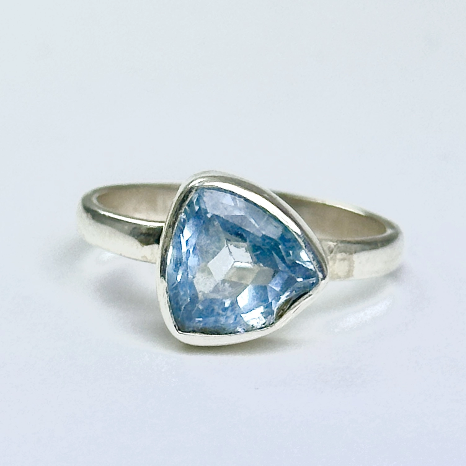 Topaz Taşından Gümüş Yüzük