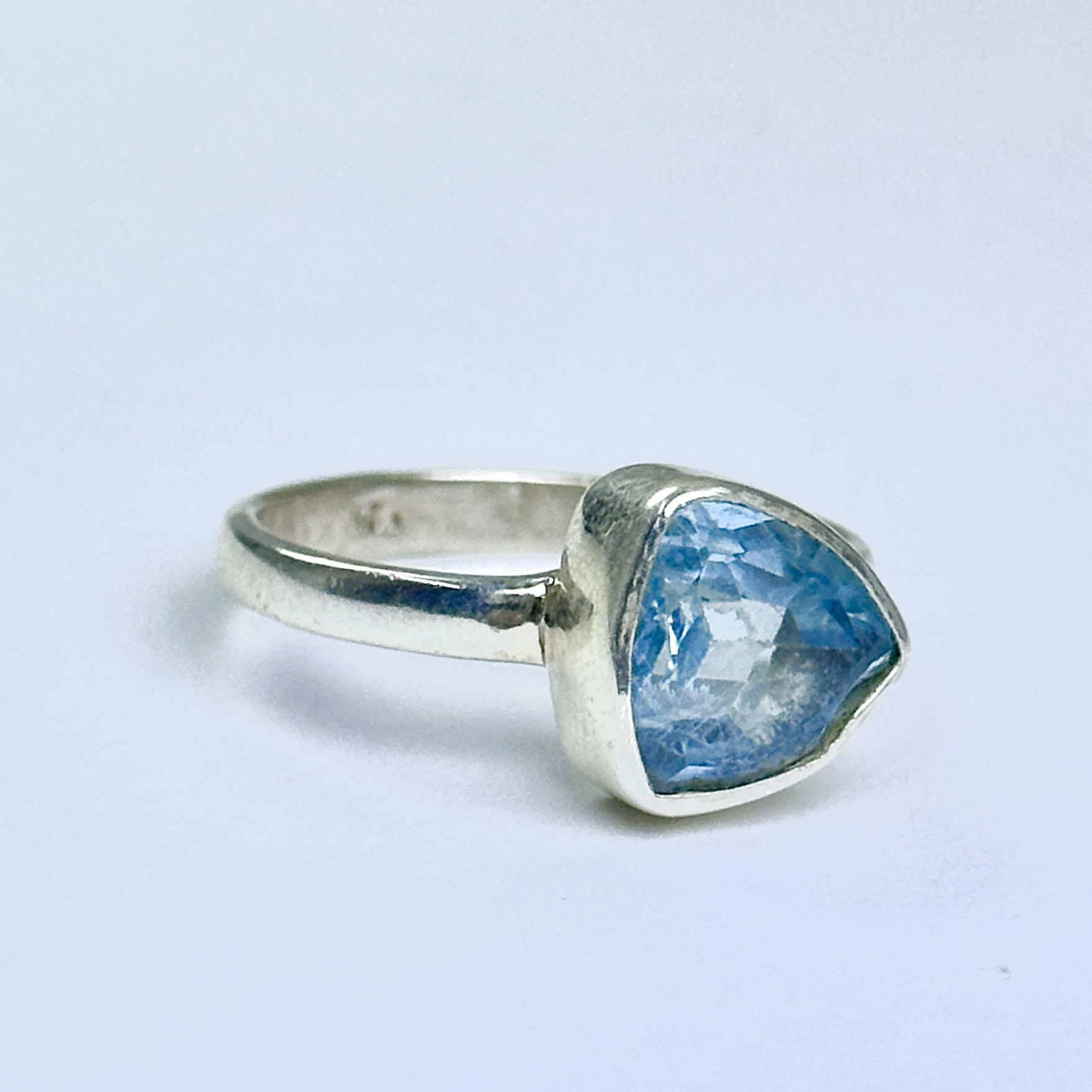 Topaz Taşından Gümüş Yüzük