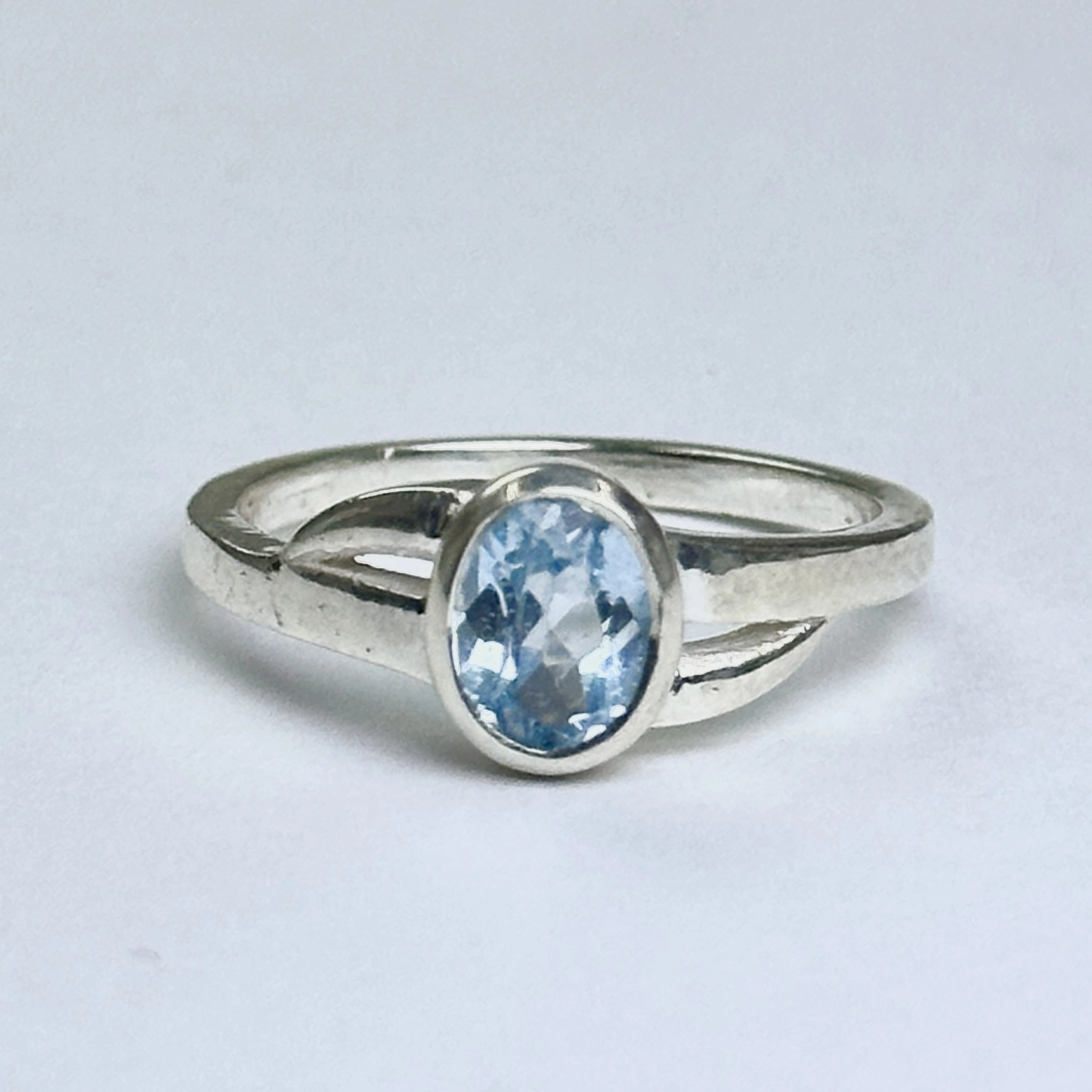 Topaz Taşından Gümüş Yüzük