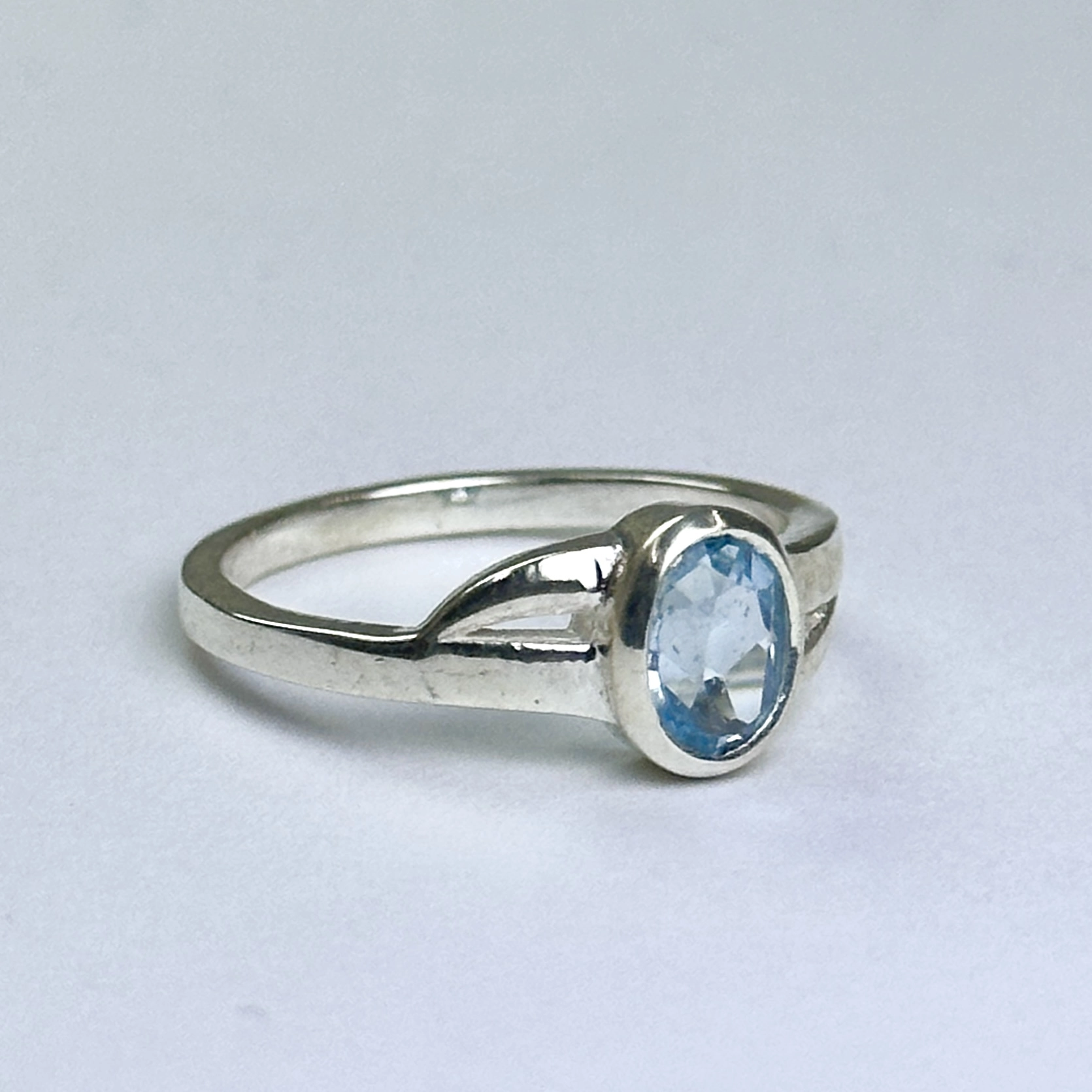 Topaz Taşından Gümüş Yüzük