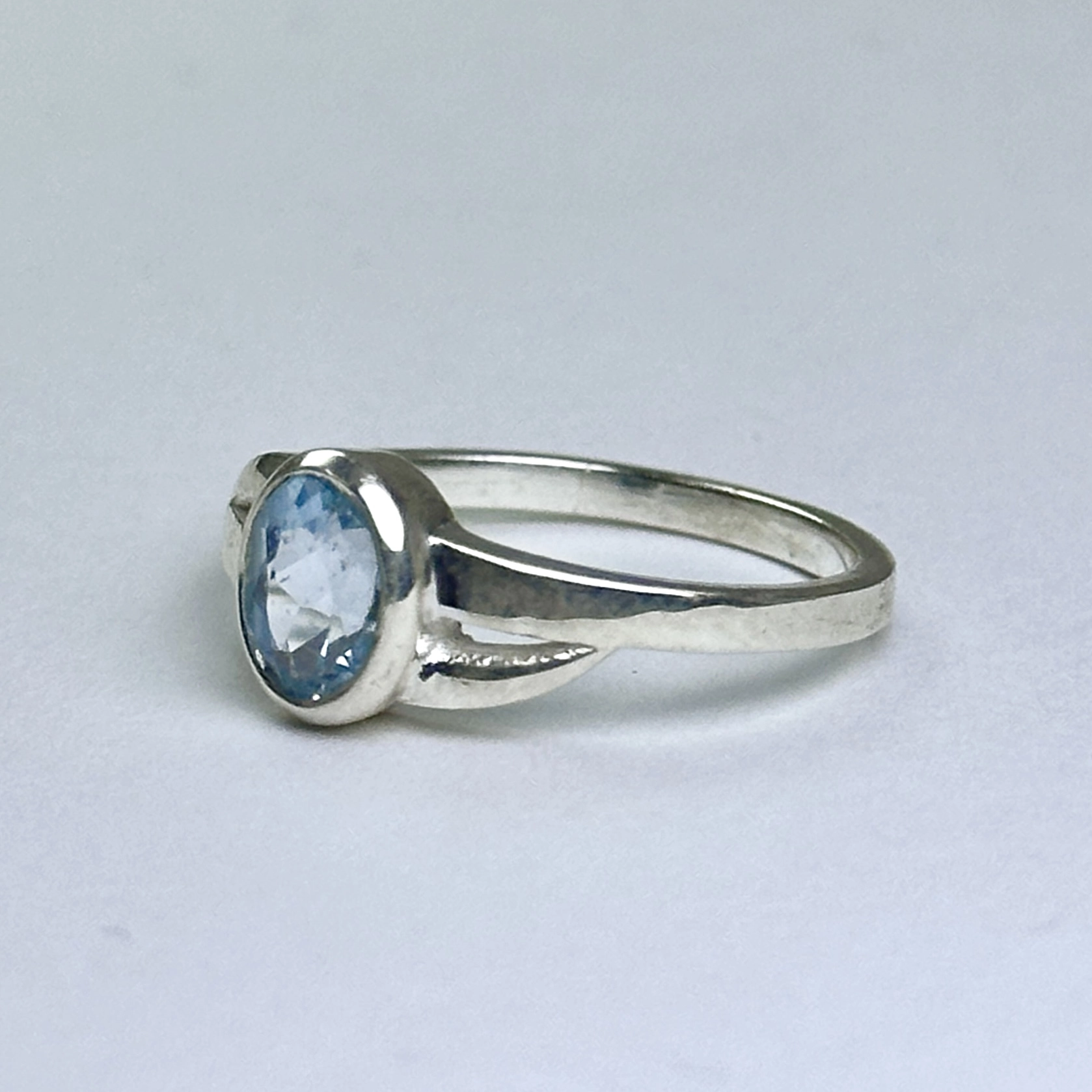 Topaz Taşından Gümüş Yüzük