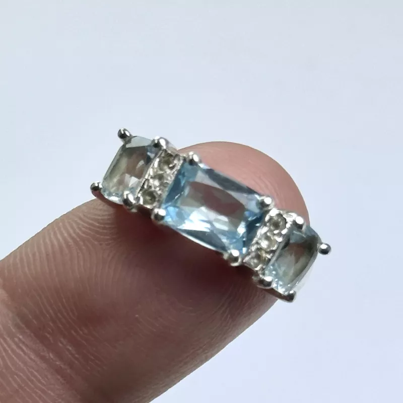 Üç Topaz Taşlı Gümüş Yüzük