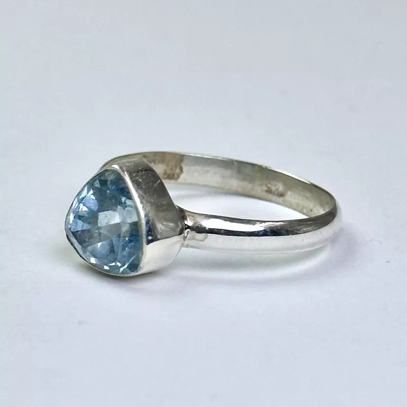 Topaz Taşından Gümüş Yüzük
