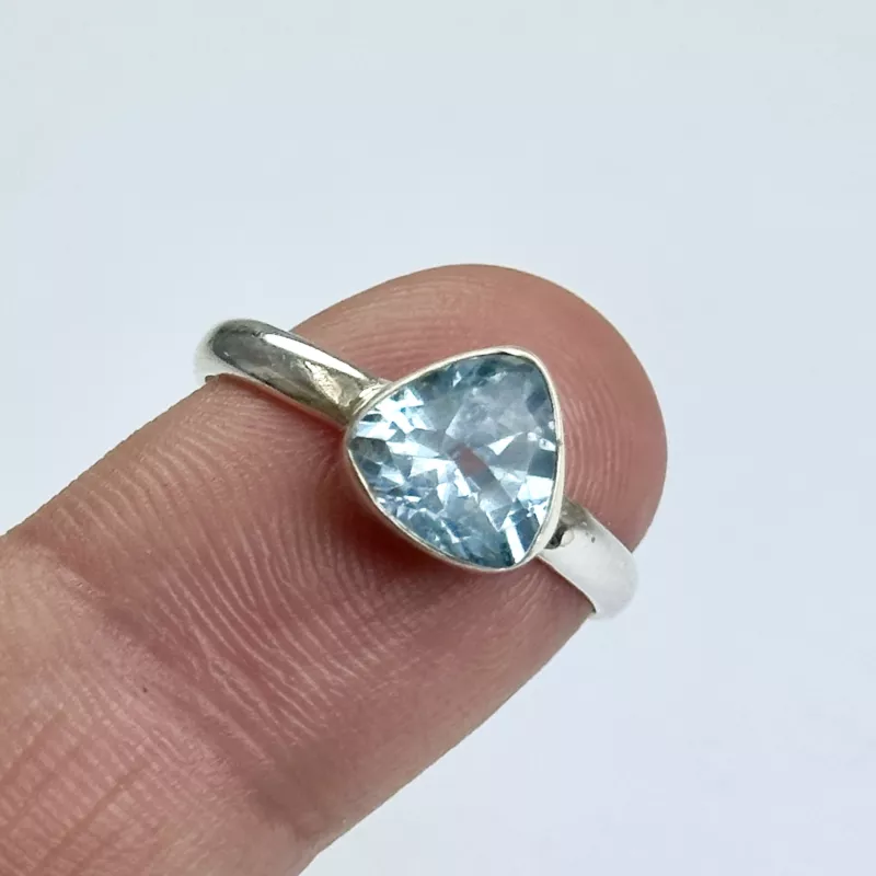 Topaz Taşından Gümüş Yüzük