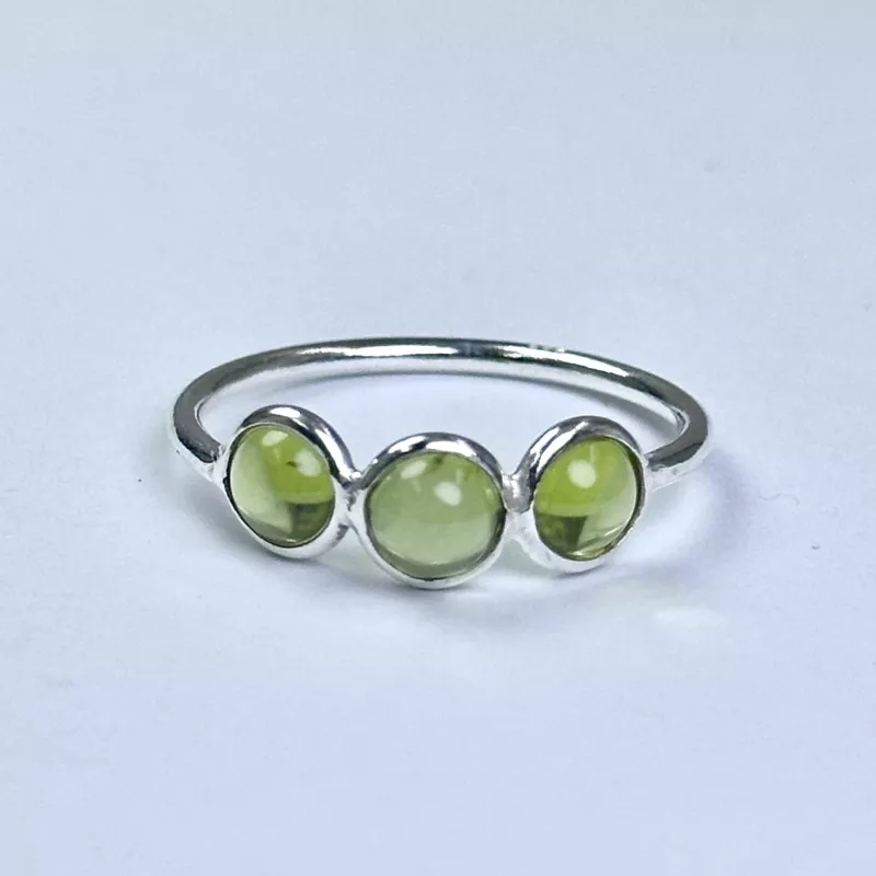 Üç Peridot(Zebercet) Taşlı Gümüş Yüzük