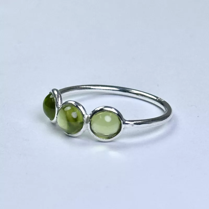 Üç Peridot(Zebercet) Taşlı Gümüş Yüzük