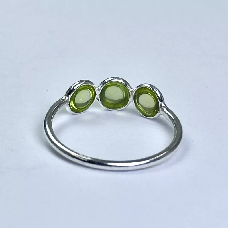 Üç Peridot(Zebercet) Taşlı Gümüş Yüzük