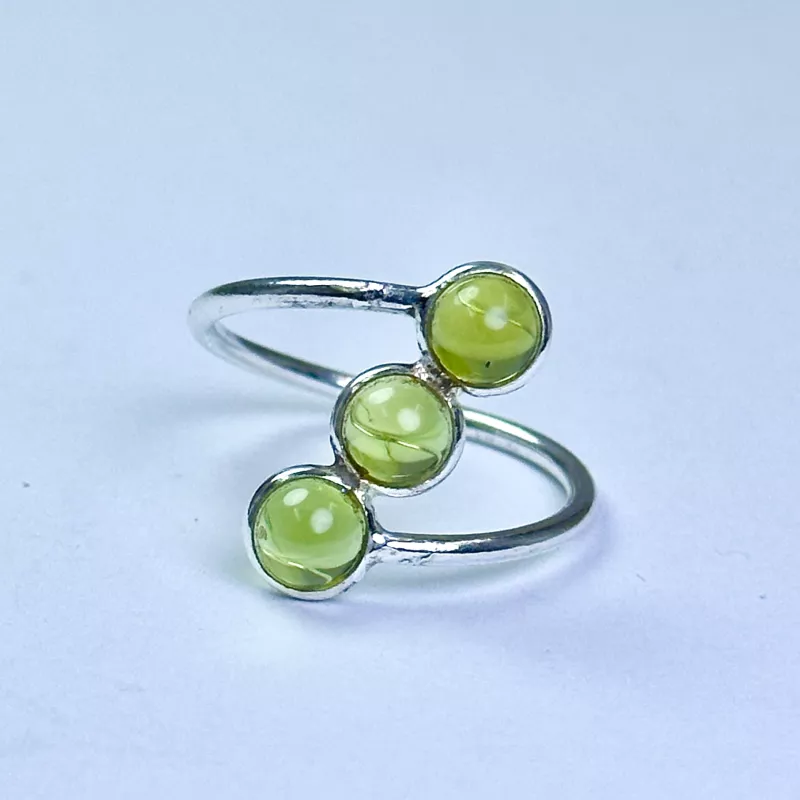 Üç Peridot Taşlı Gümüş Yüzük