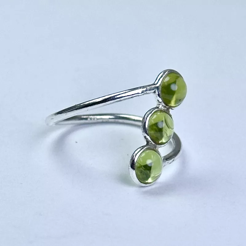 Üç Peridot Taşlı Gümüş Yüzük