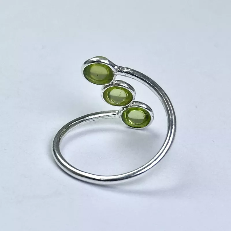 Üç Peridot Taşlı Gümüş Yüzük