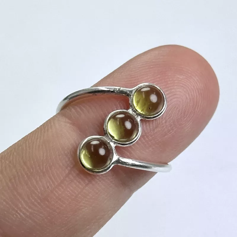 Üç Peridot Taşlı Gümüş Yüzük